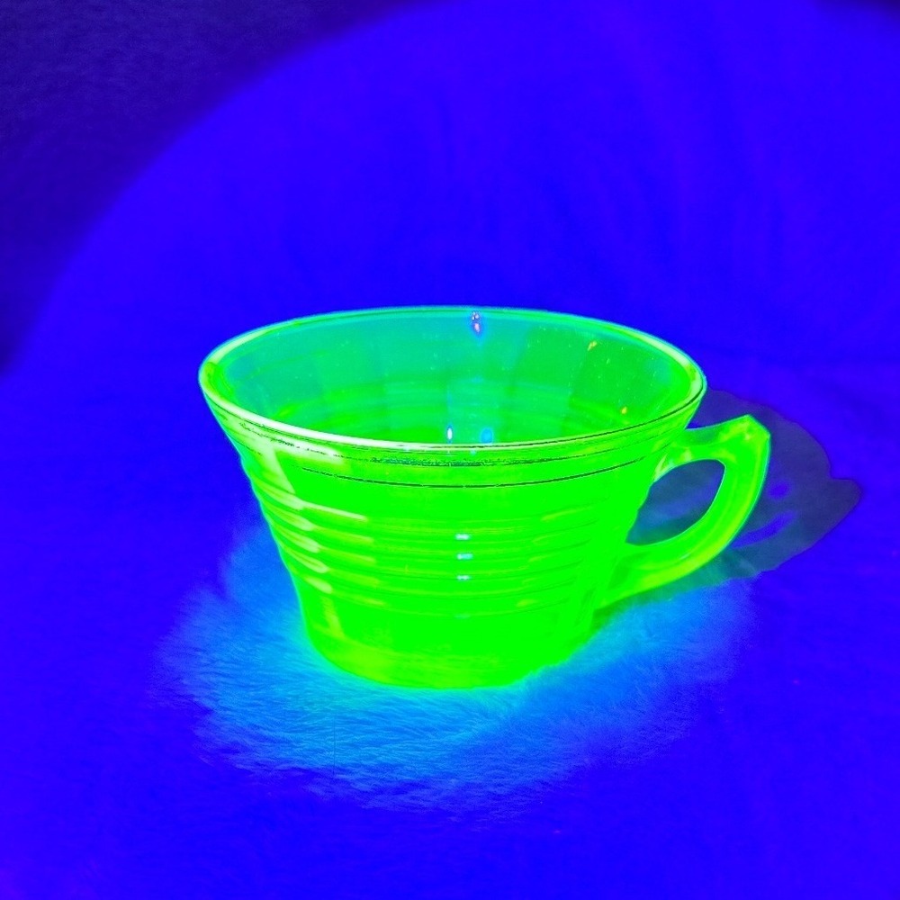 Vintage Anchor‎ Hocking Circle Uranium Green Depression Tea Cup Glows
